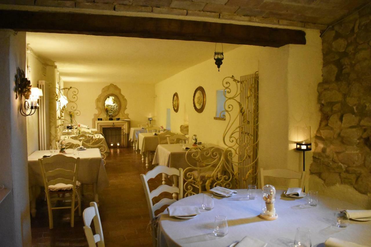 Hotel Castello Di Albereto Trarivi Exterior foto