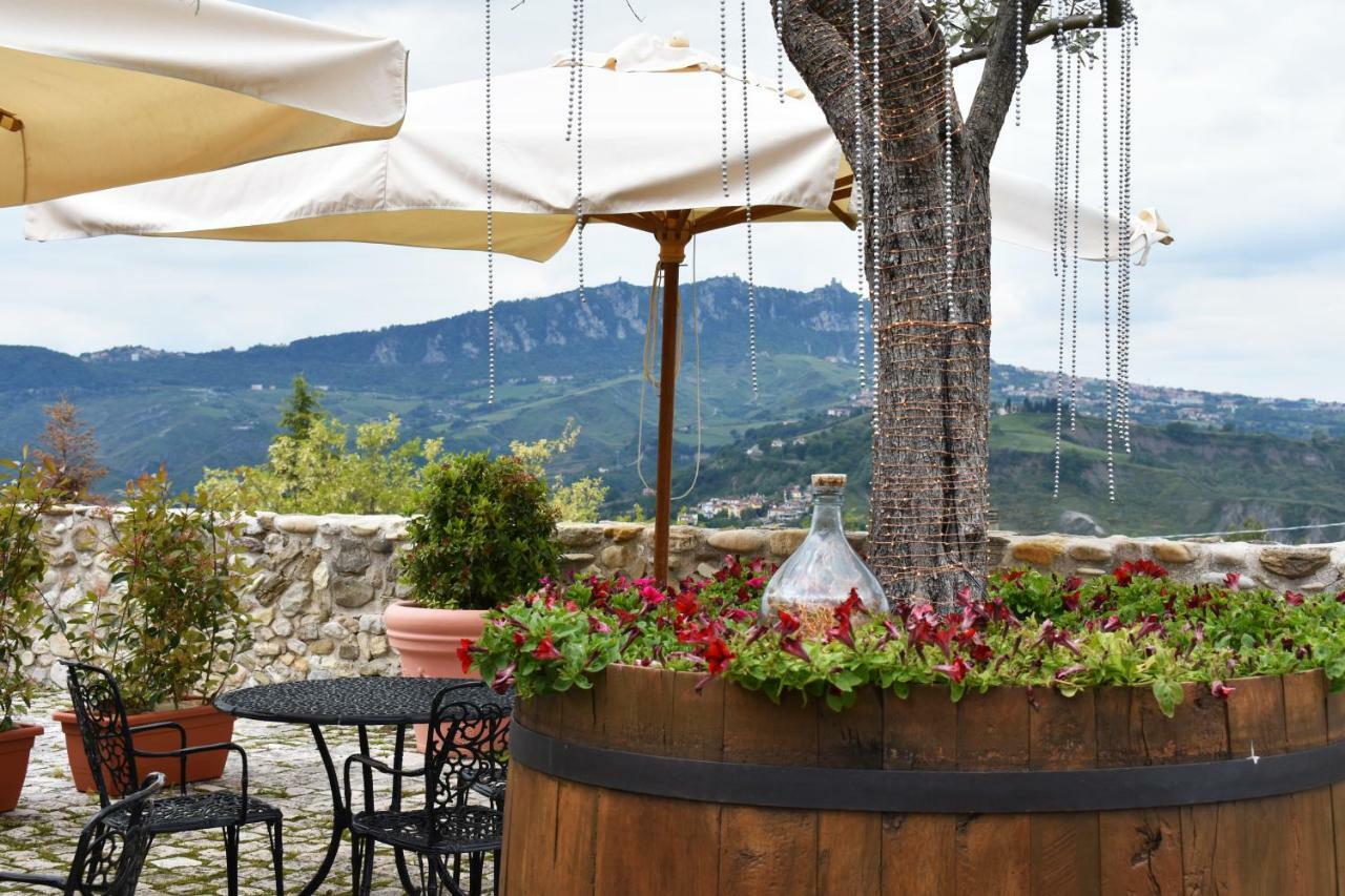 Hotel Castello Di Albereto Trarivi Exterior foto