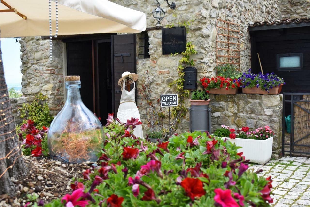 Hotel Castello Di Albereto Trarivi Exterior foto